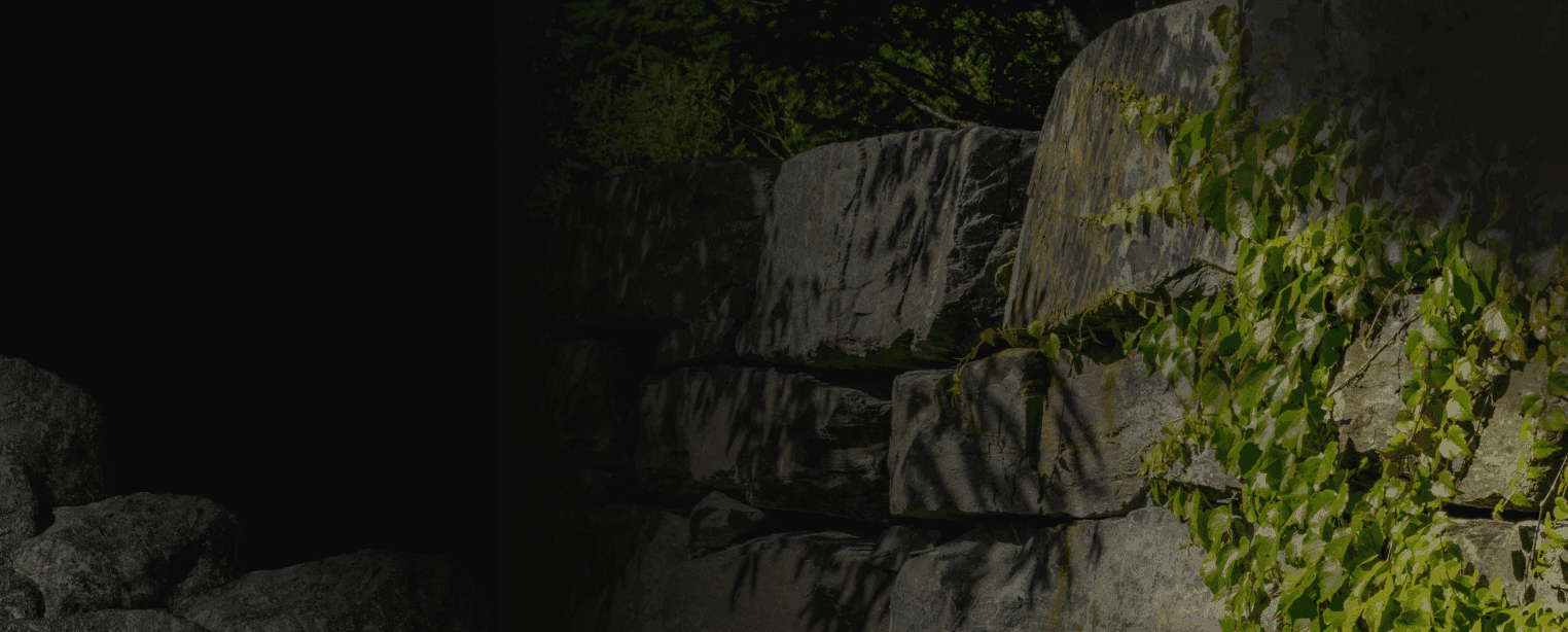 Custom retaining wall construction with hardscape pavers